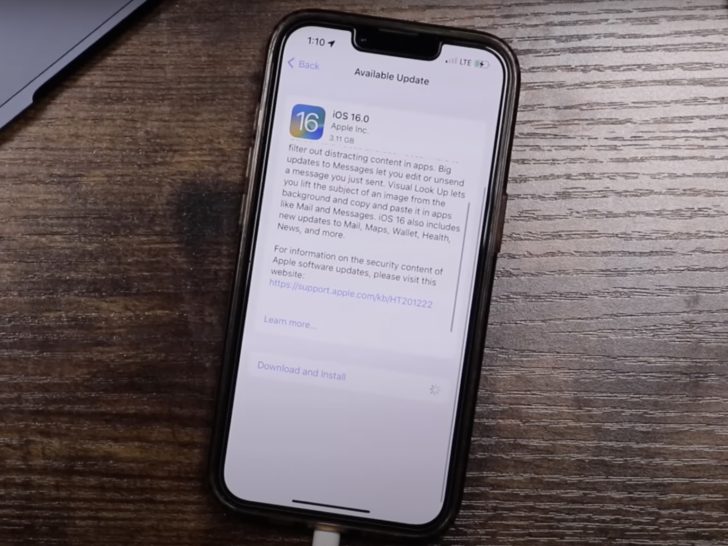 Photo of iphone updating to ios 16