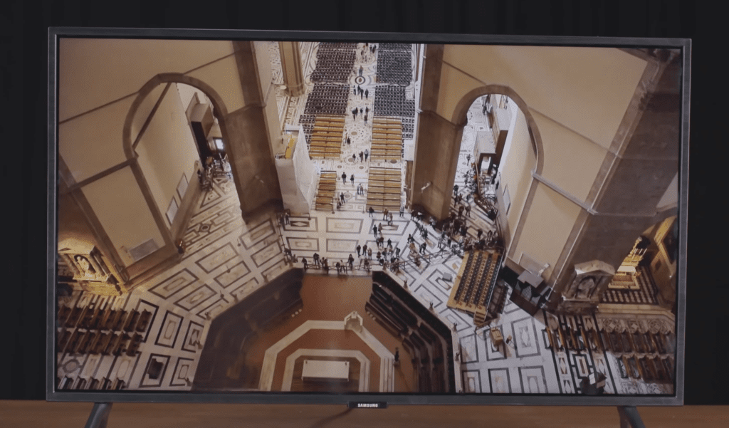 Photo of a samsung tv q50r