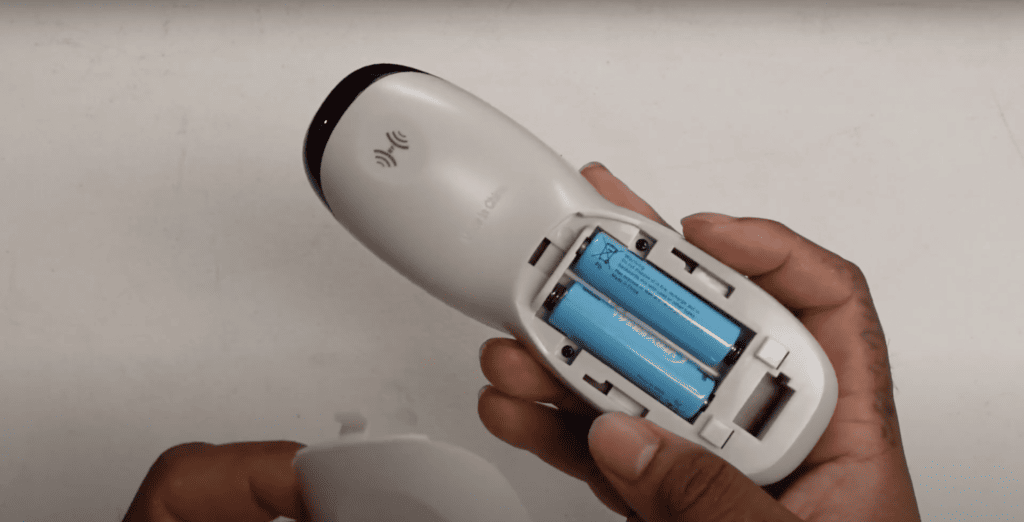 Checking the battery of the DIRECTV remote