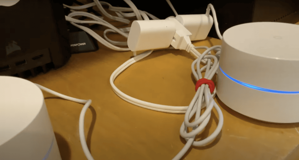 Checking the cable of the Google WiFi mesh
